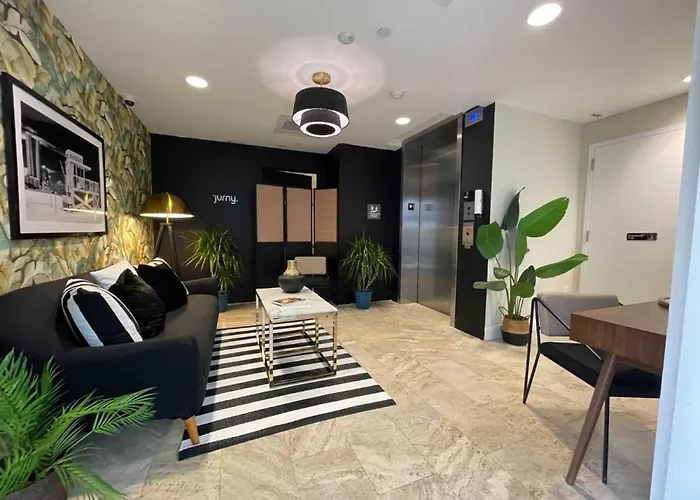 Collins Hotel Studio